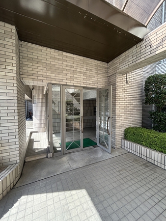 【ロイヤルアーク光が丘】エントランス