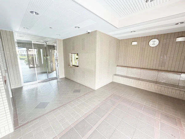 【アピエス共和イーストヒルズ】エントランス