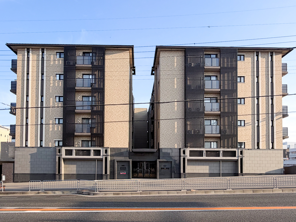 【プレサンスレジェンド六地蔵】外観