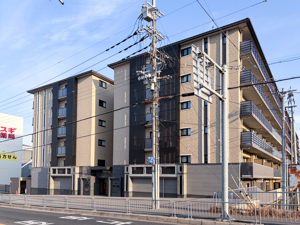 【プレサンスレジェンド六地蔵】外観