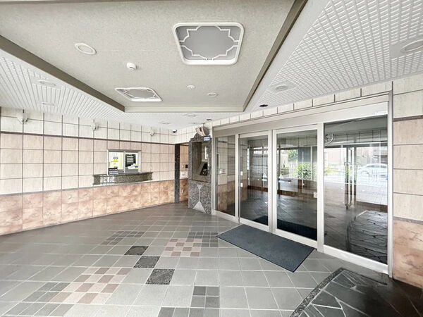 【ライオンズマンション平安通】エントランス
