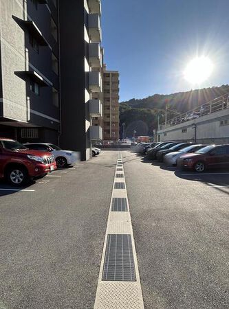 【パークヒルズ安古市リバーコート】駐車場