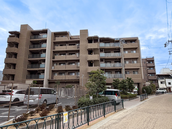 【ザステイツ吹田】外観