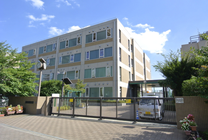 さいたま市立つばさ小学校　約430ｍ