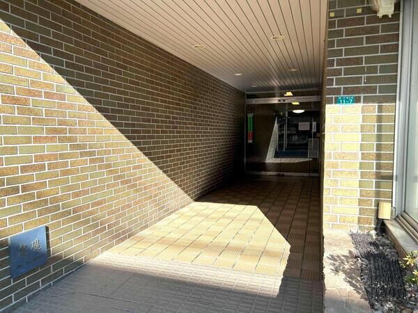 【シャルム第2聖蹟桜ケ丘】エントランス