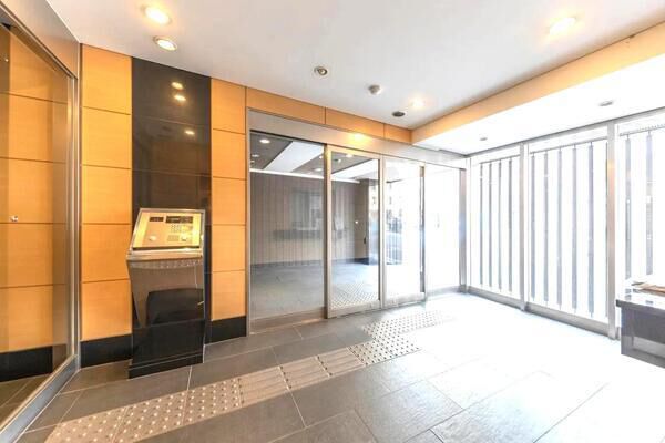 【プレミスト京都烏丸通】エントランス１