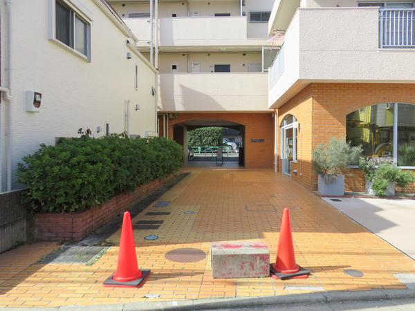 【祖師谷大蔵サマリヤマンション】エントランス 【祖師谷大蔵サマリヤマンション】エントランス