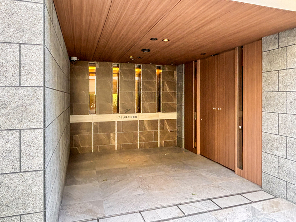 【ジオ夕陽丘五條宮】マンション館銘 【ジオ夕陽丘五條宮】マンション館銘