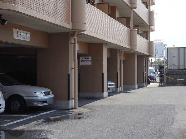 【ライオンズマンション倉敷老松町】駐車場