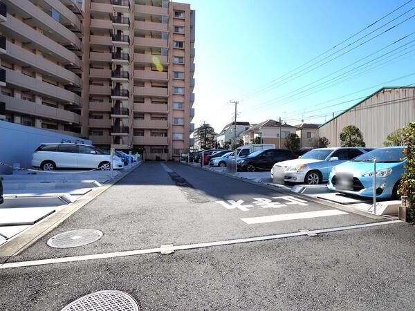 【ウィズ大宮弐番館】駐車場