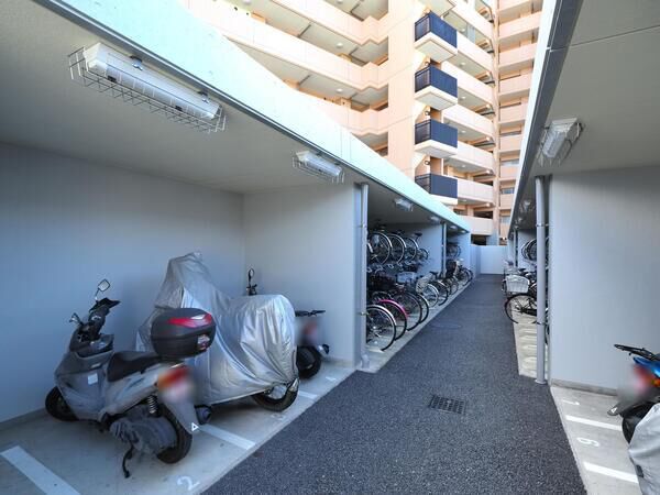 【ウィズ大宮弐番館】駐輪場
