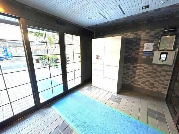 【アメニティ新栄】エントランス２（宅配ボックス）