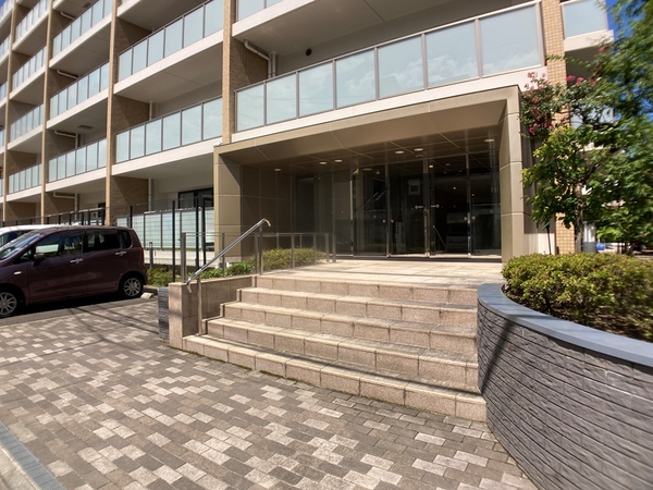 【ヴィークコート上杉公園】エントランスアプローチ