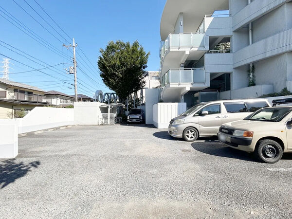 【リズ青葉台Ⅱ】駐車場