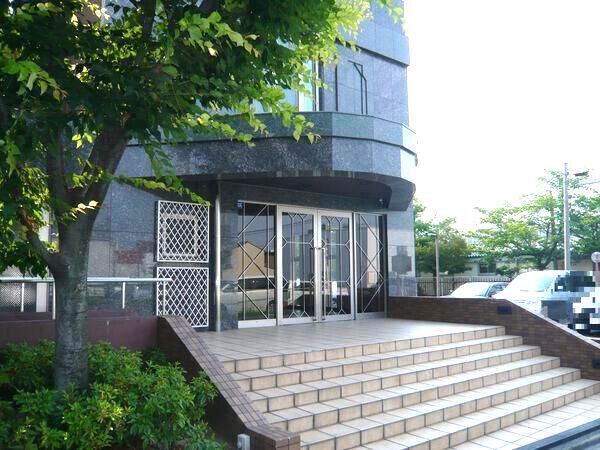 【アザレアガーデン中村】エントランス２