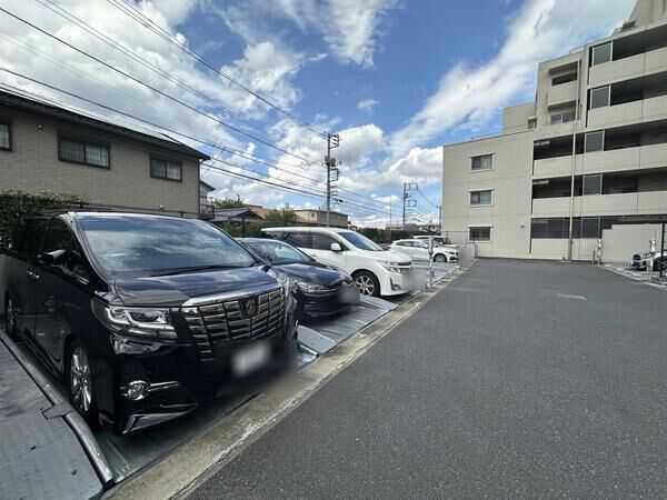 【ポレスター大宮レジデンス】駐車場