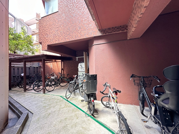 【インペリアル常盤松】駐輪場