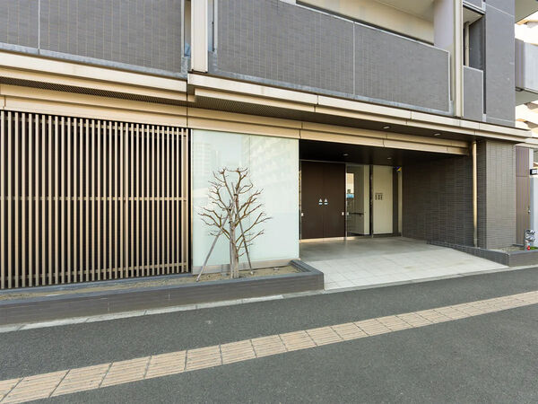 【セレーノ榴ケ岡】エントランス