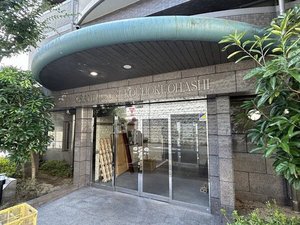 【グランコート岡北大橋】エントランス 【グランコート岡北大橋】エントランス