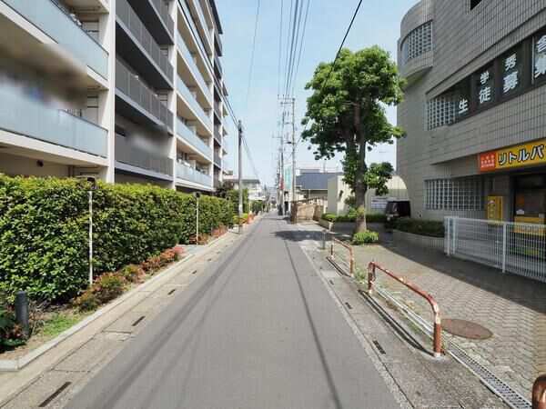 【ブリリアンコート大宮日進】前面道路