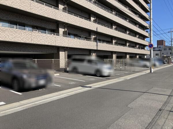 《駐車場》 《駐車場》