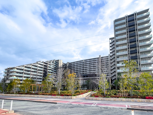 【パークホームズ伊丹稲野ガーデンスクエアパークフロント】外観