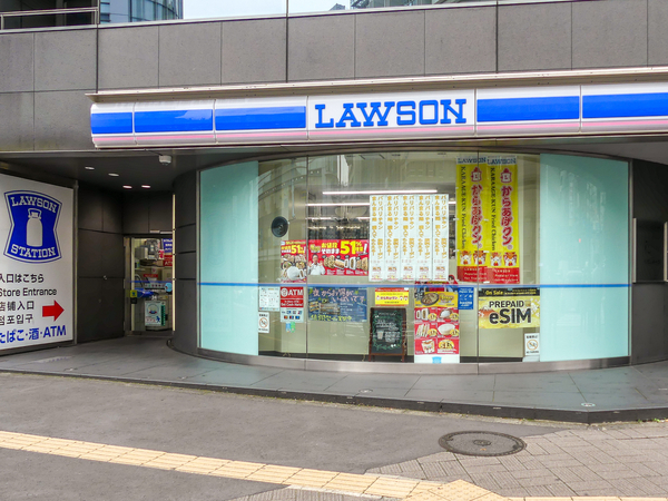 ローソン新宿四丁目店まで約200m(徒歩3分)