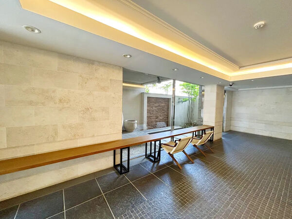 【メイツ西山本通】ロビー