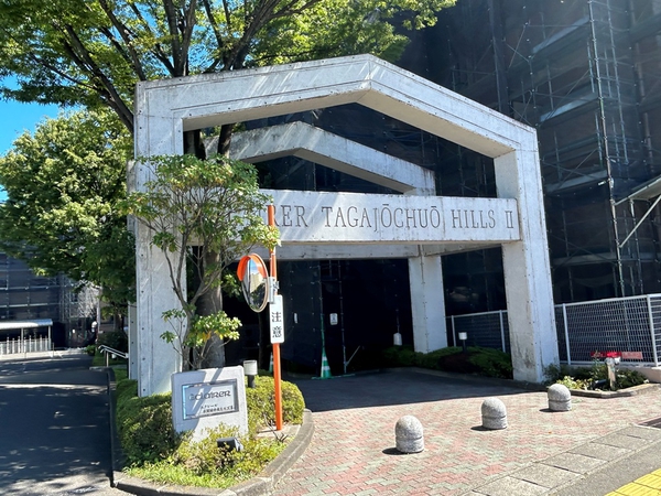 【エクレール多賀城中央ヒルズⅡ】エントランスアプローチ