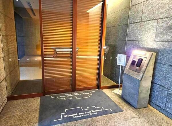 【南青山テラス常盤松フォレスト】エントランス1