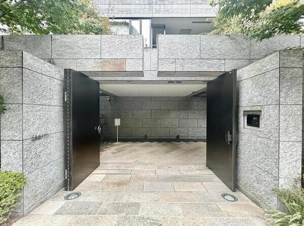 【南青山テラス常盤松フォレスト】エントランスゲート