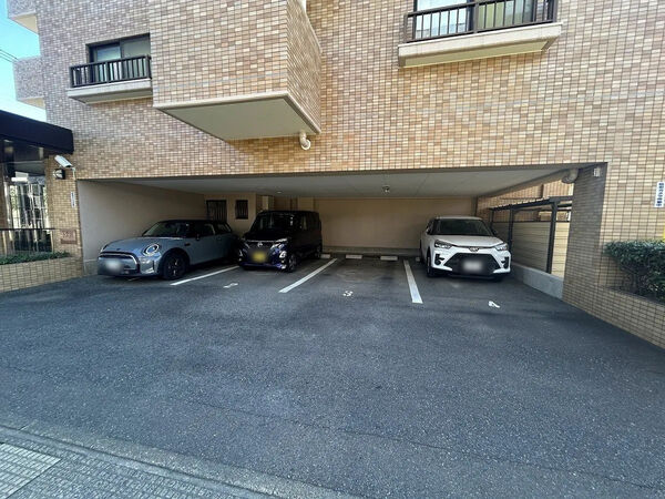 【下大利パークマンション】駐車場 【下大利パークマンション】駐車場
