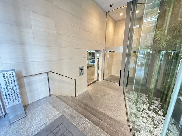 【THEパームス月島ルナガーデン】エントランス