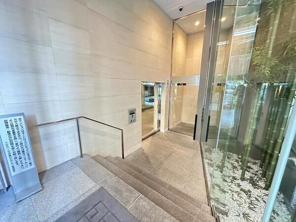 【THEパームス月島ルナガーデン】エントランス2