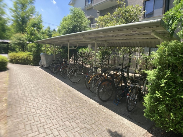 【桂パークハウス西街区七番館】駐輪場