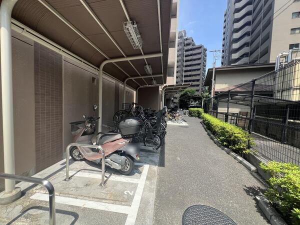 【大宮中央パークホームズ】バイク置き場・駐輪場