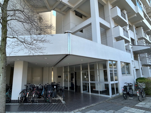 【金沢シーサイドタウンなぎさ団地7-1号棟】エントランス