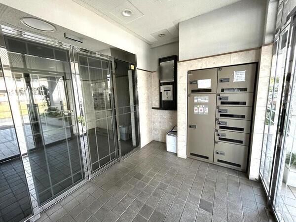 【グリーンコーポ庄内通】エントランス2(宅配ボックス) 【グリーンコーポ庄内通】エントランス2(宅配ボックス)