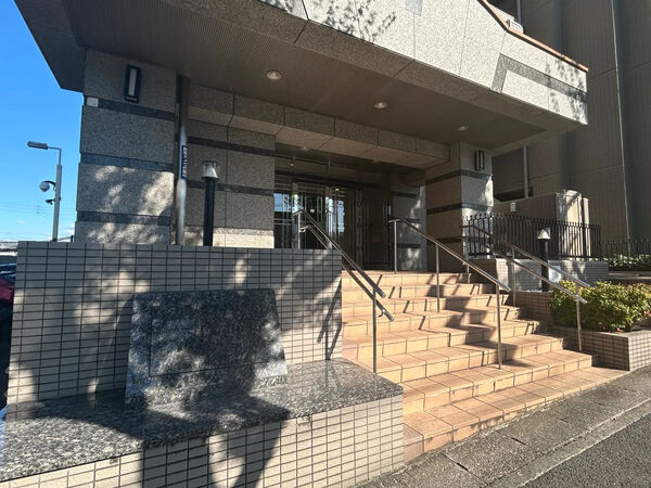 【ファミール藤ヶ丘5番館】エントランス