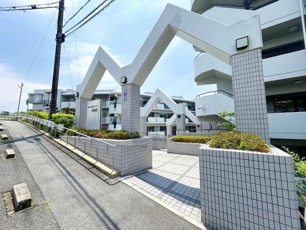 【ローレルコート学園前】エントランス