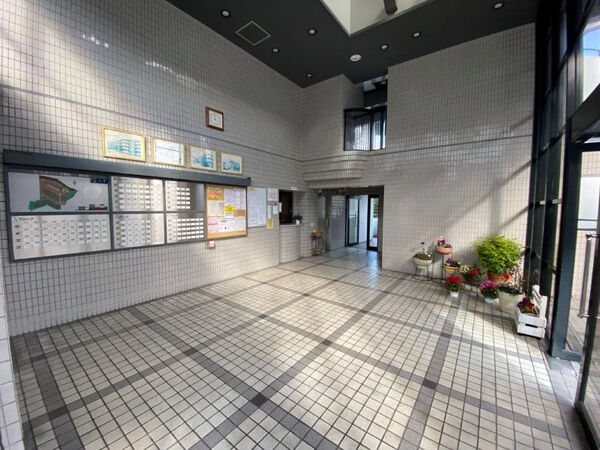 【ローレルコート学園前】エントランスホール 【ローレルコート学園前】エントランスホール