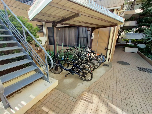 【世田谷台ピロティ】駐輪場