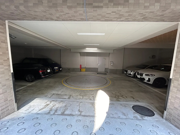 【ライオンズマンション麻布十番南】駐車場