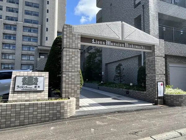 【ライオンズマンション西町】エントランス