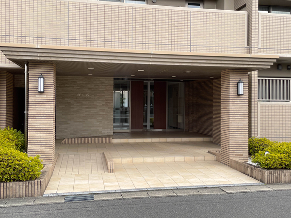 【モアグレース木曽川黒田】エントランス