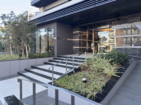 【エクセレントシティ市川妙典ザ・マークス】エントランス