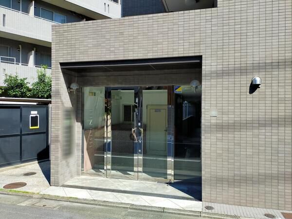 【アルカンシェール三軒茶屋】エントランス