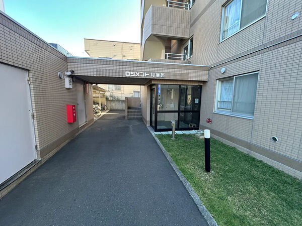 【ロジメント月寒西】エントランス