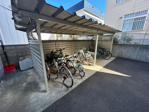 【ロジメント月寒西】駐輪場