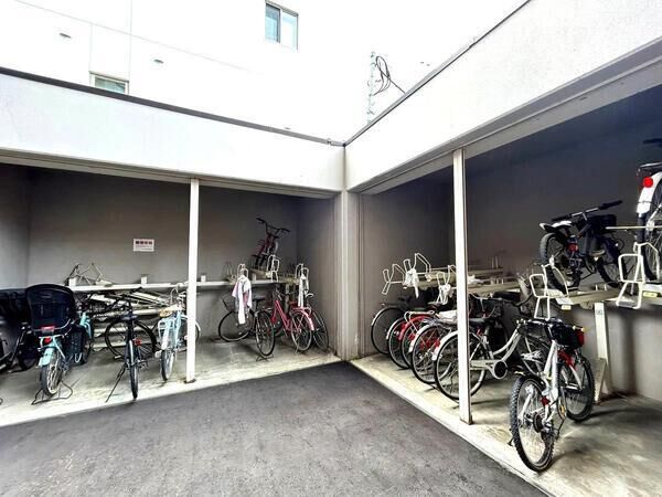 【東急ドエルアルス山鼻】共用部分（駐輪場）